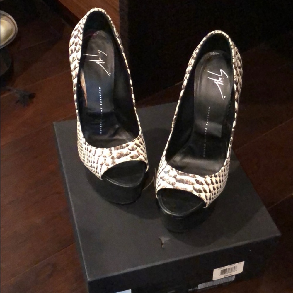 Black and white skin sandals